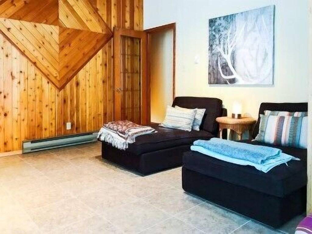 Falcon Cabin:Serene Location Minutes to Hot Pools and Skiing in Regional District of East Kootenay