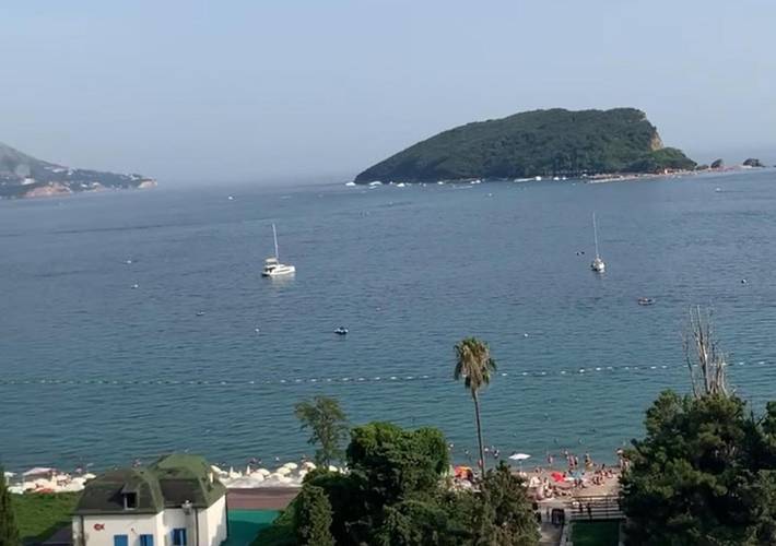 Apartament wakacyjny dla 2 osób, z basen i widok oraz taras i sauna w Budva