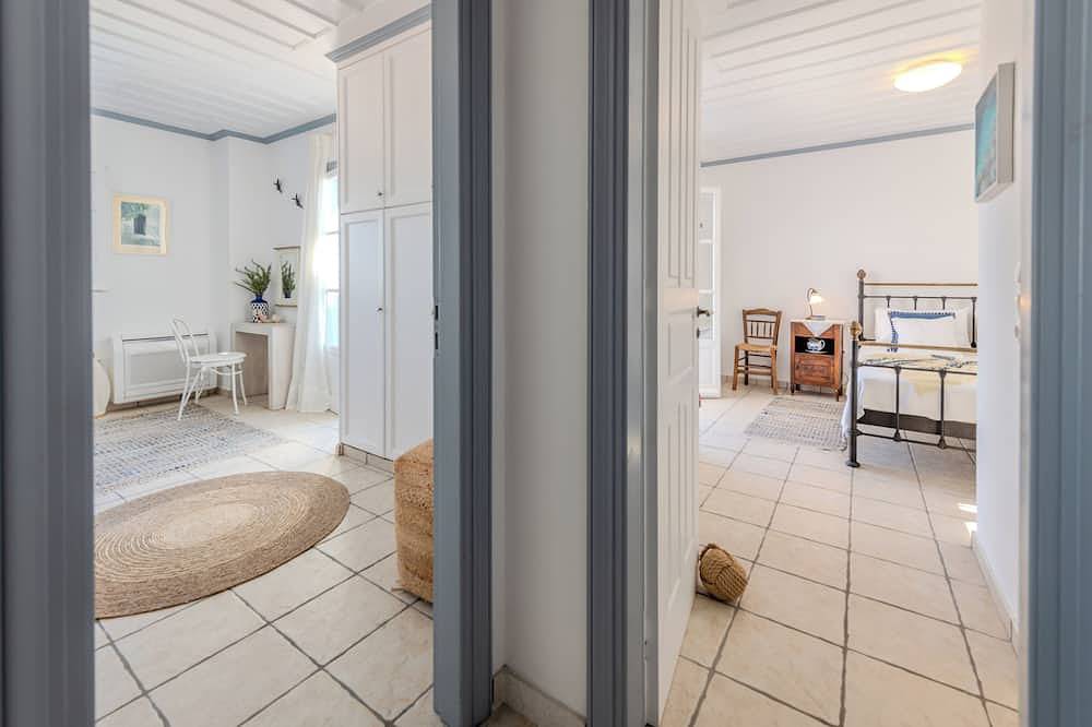 The Villa Evita in Spetses. Stunning view, private pool and daily maid service. in Spetses City, Spetses