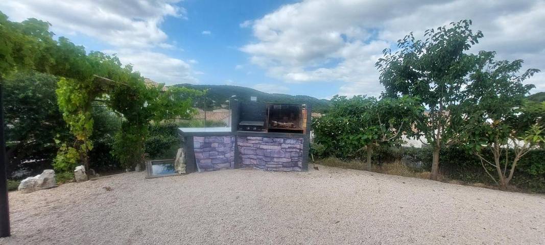 Location de vacances pour 8 personnes, avec jardin ainsi que piscine et vue, animaux acceptés à Saint-Paul-et-Valmalle - 2