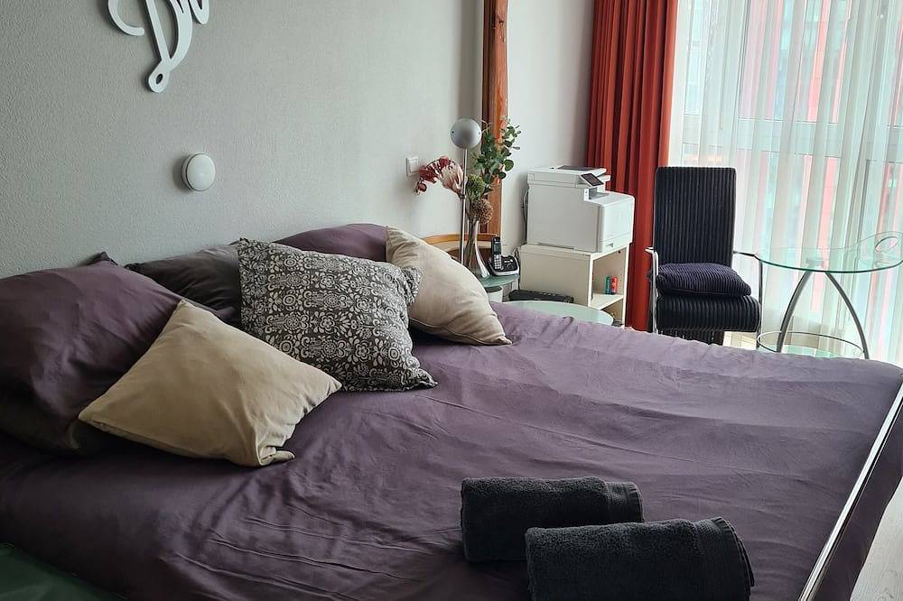 Entire apartment, Three cornerstones of modern Living: Business, Luxury living and Recreation in Rotterdam, South Holland