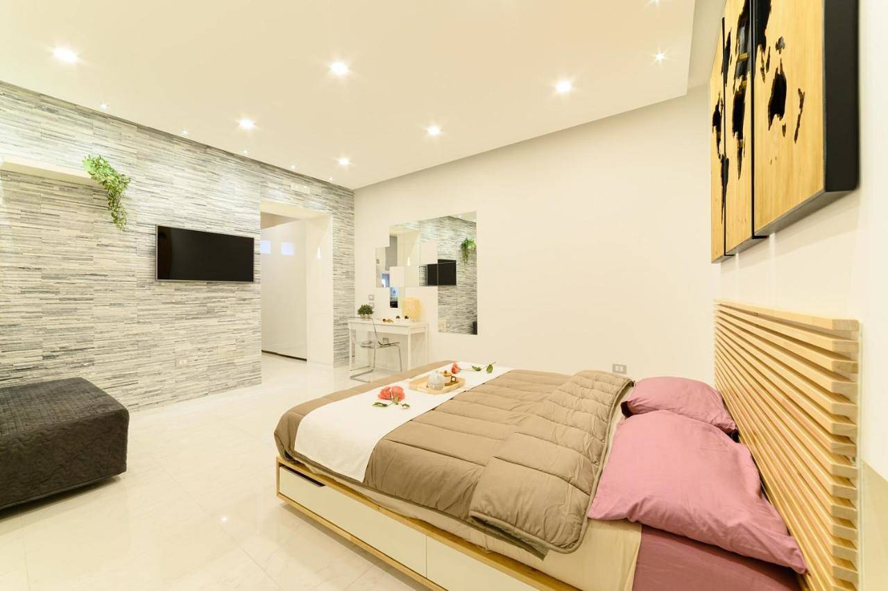 Ganze Wohnung, Two-Bedroom Deluxe Apartment with Balcony in Spiaggia Santa Teresa, Salerno