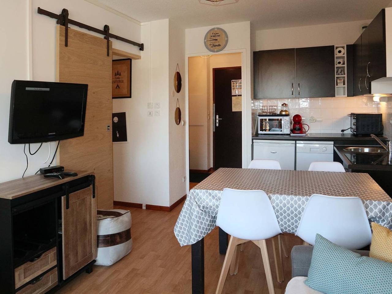 Entire apartment, Renovated apt with pool, sauna, hammam and wifi at Les Orres 1800 in Les Orres, Écrins National Park