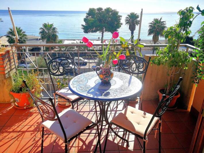 Appartamento per 5 persone, con Balcone e Terrazza nonché Piscina e Panorama a Mazzeo