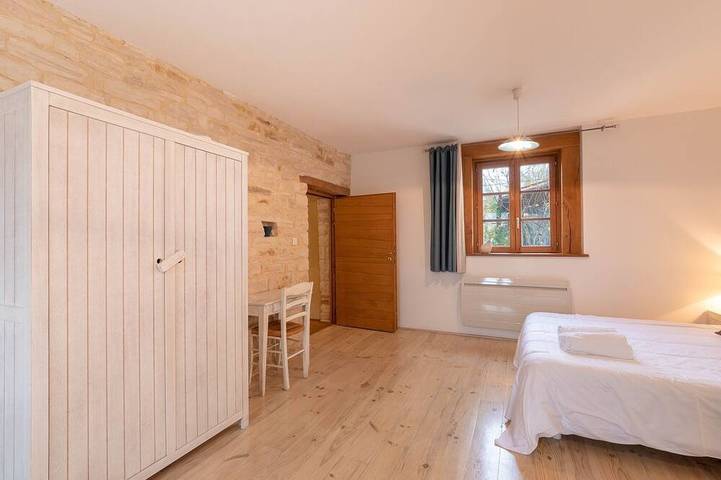 Location de vacances pour 8 personnes, avec jardin et terrasse à Bresse-sur-Grosne - 3