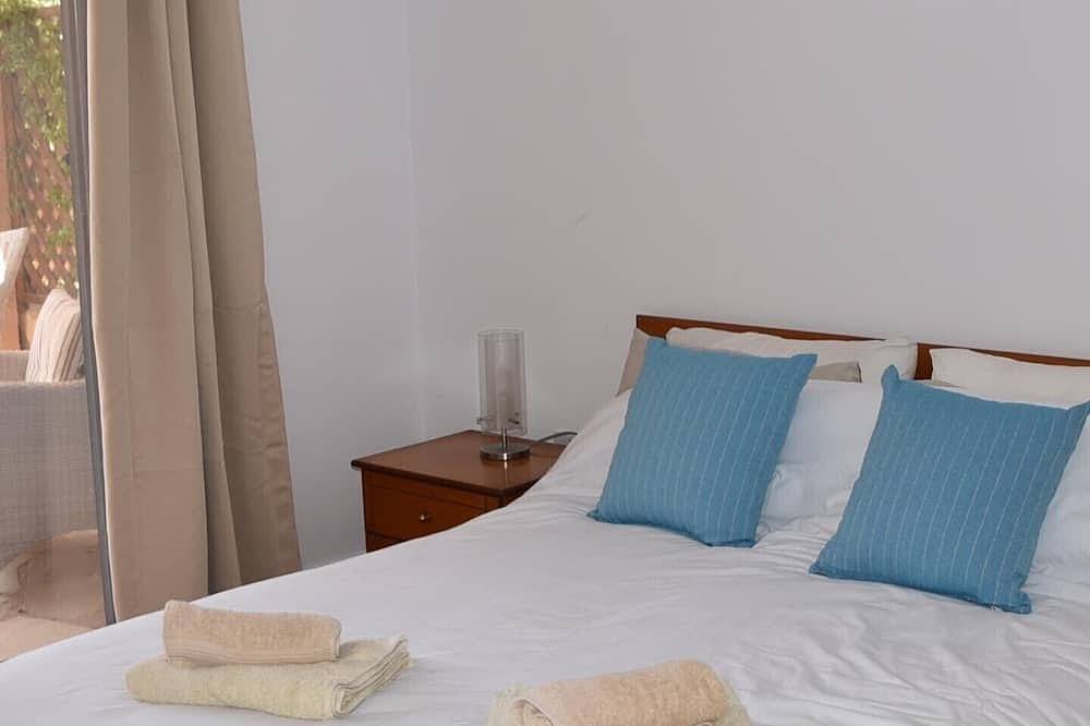 Ganze Wohnung, 2-Bett Erdgeschoss auseinander, 6 Personen mit privatem Garten. in Paphos, Südzypern