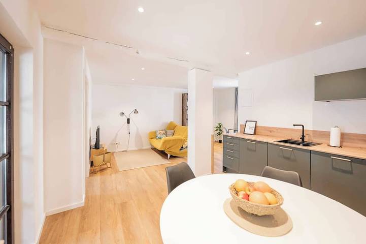 Ferienwohnung für 3 Personen, mit Whirlpool und Terrasse in Speyerer Dom