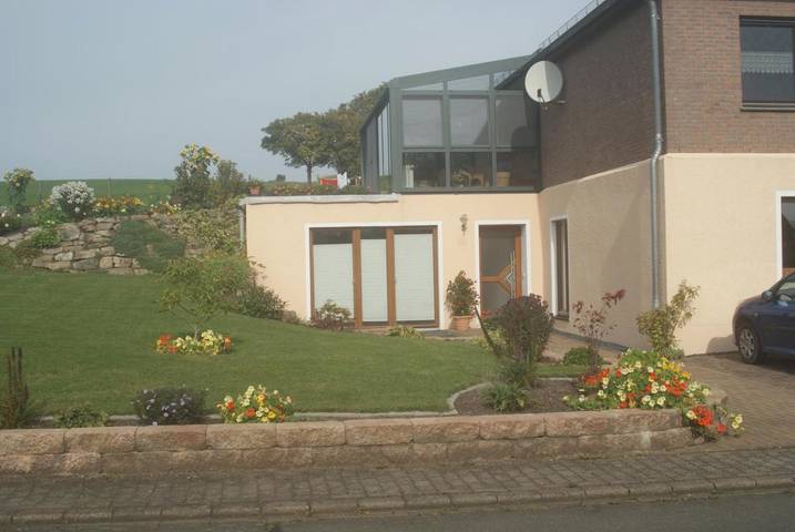 Ferienwohnung für 10 Personen, mit Terrasse und Garten sowie Ausblick in Bleialf