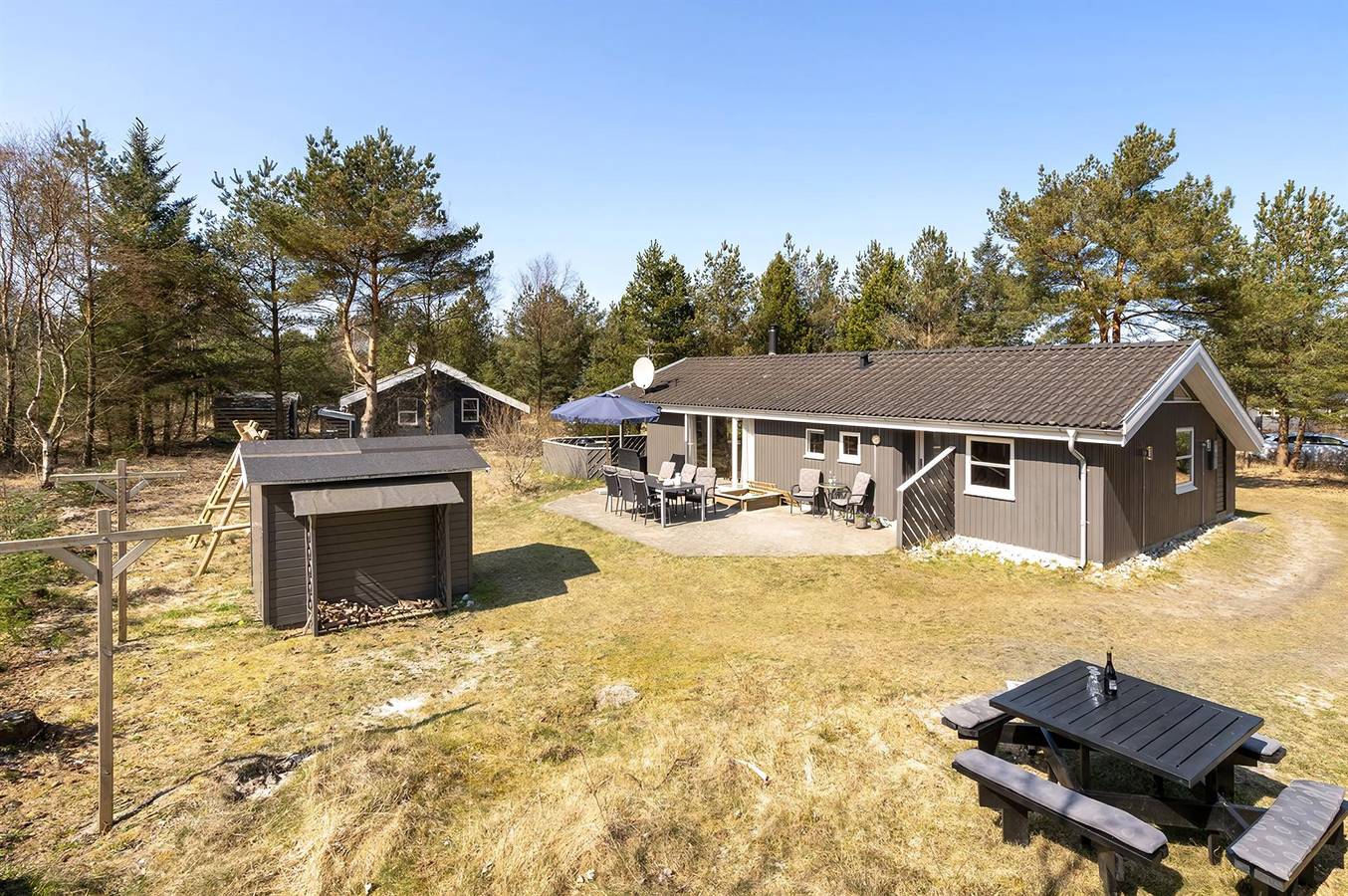 Stunning home in Fjerritslev w/ 4 Bedrooms, Sauna and Wifi in Thorup Strand, Jammerbugt