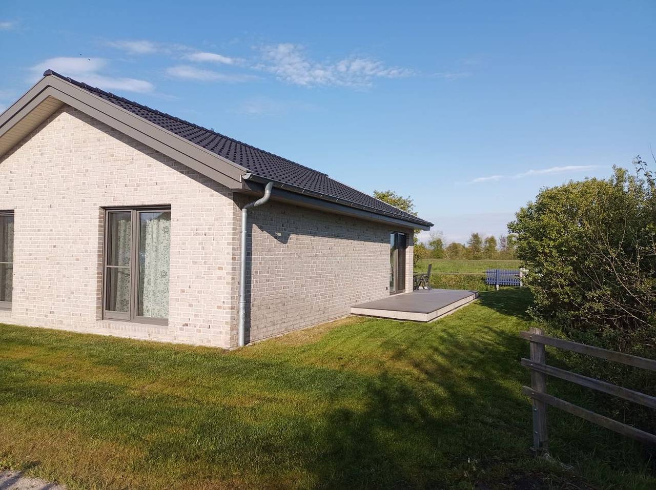 Haus Jademuschel: Entspannung an der Nordsee mit Sauna und Terrasse mit Aussicht in Sehestedt (Jade), Jade