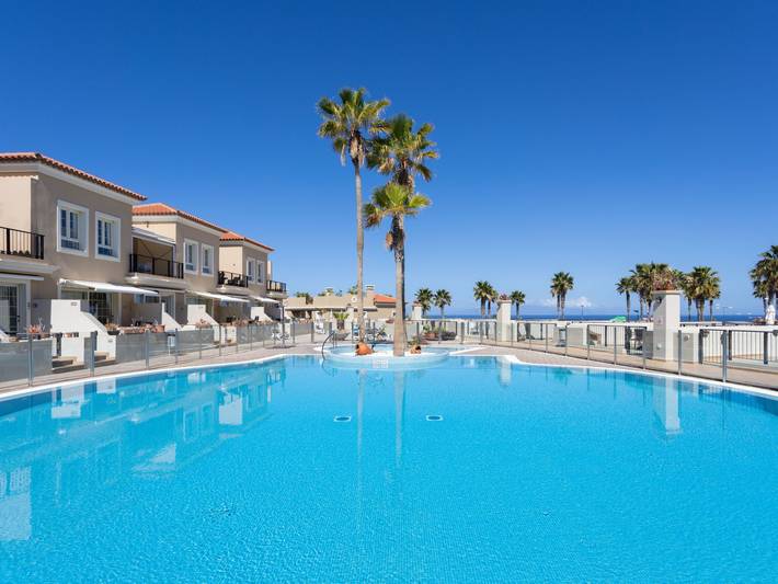 Vakantieappartement voor 4 personen, with Terras and Zwembad as well as Uitzicht op het meer in Palm-Mar