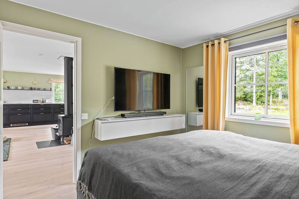 Stylish 2Br Retreat with Sauna & Large Terrace in Stora Lundby distrikt, Lerum