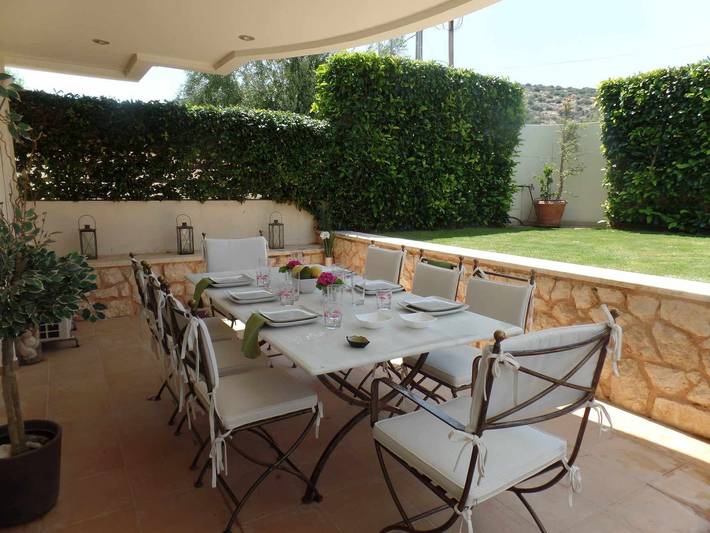 Apartamento vacacional entero, Apartamento de invitados dentro de una villa en Lagonissi in Kalyvia Thorikou, Región Costa Este de Ática