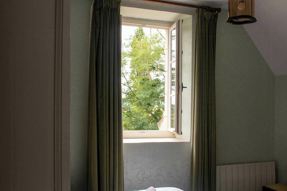 Maison de charme avec piscine et jacuzzi à Thouars in Pas-de-Jeu, Deux-Sèvres