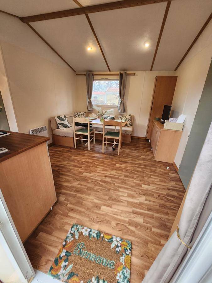 Camping pour 6 personnes, avec Terrasse et Jardin ainsi que Piscine et Vue sur le lac