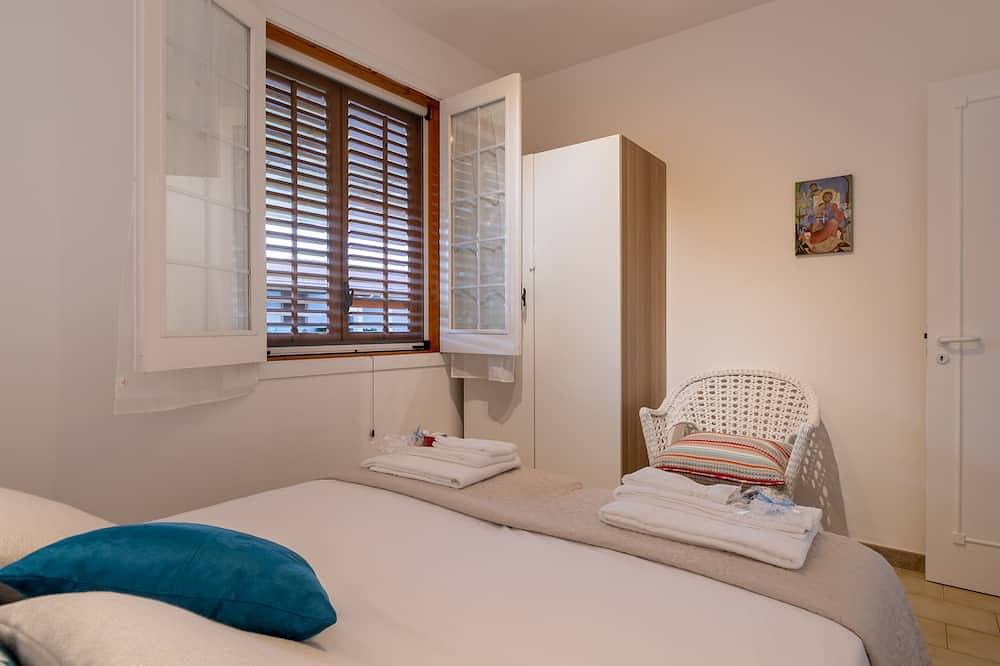 Villa surrounded by greenery 200mt from the sea, with large outdoor spaces in Casuzze, Santa Croce Camerina