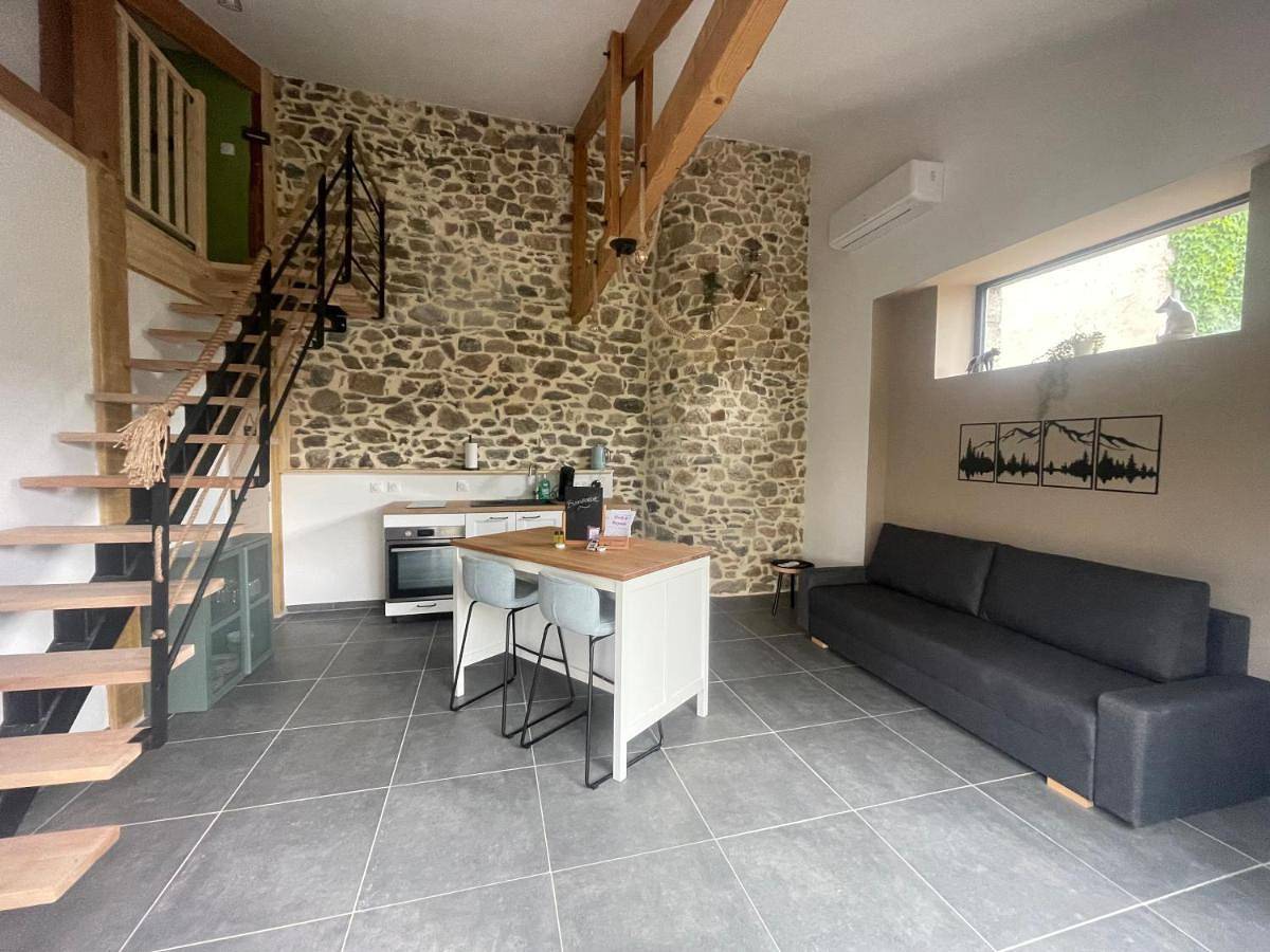 Two-Bedroom House in Ruynes-en-Margeride, Région de Saint-Flour