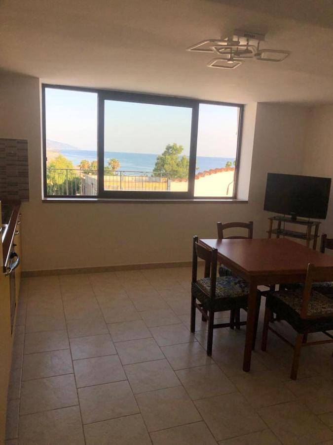 Appartamento per 8 persone, con Balcone e Terrazza nonché Panorama a Paola