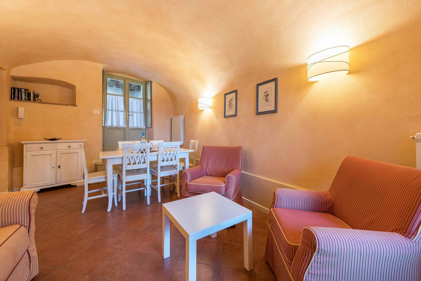 Appartamento intero, Appartamento 'Villa Antica Torre Orazio' con piscina condivisa, Wi-Fi e aria condizionata in San Felice del Benaco, Prealpi Gardesane