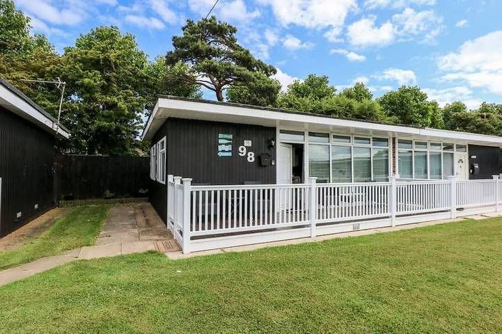 Chalet for 4 people, with garden in Chapel St. Leonards