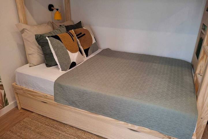 Entire apartment, Family Suite near Disney with free private parking! in Montévrain, Seine-et-Marne