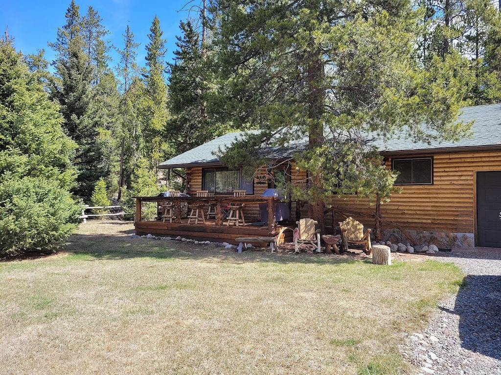 Yellowstone Base Camp- Cabin located on the Chief Joseph Highway in Cody (WY), Absaroka Range
