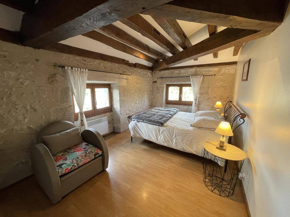 Appartement de vacances entier, Double Room with Private Bathroom in Châtillon-sur-Loire, Région de Montargis