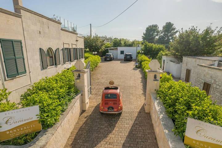 Chambre d’hôte pour 2 personnes, avec Terrasse et Jacuzzi ainsi que Jardin et Piscine à Locorotondo