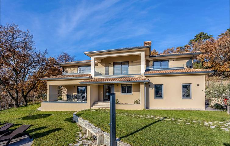 Ferienhaus für 8 Personen, mit Garten und Pool sowie Terrasse