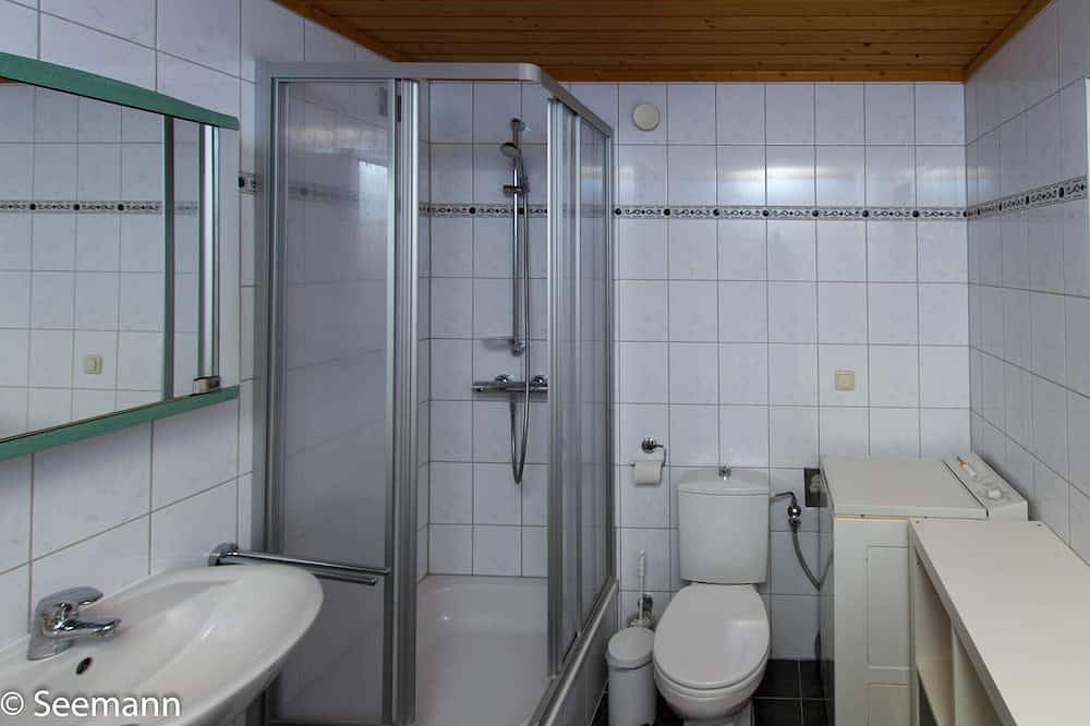 Komfortables voll ausgestattetes  Ferienhaus mit Sauna - 2 Min. Fußweg zum See in Krakow am See, Mecklenburgische Seenplatte