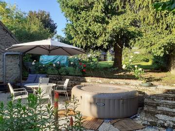 Chambre d’hôte pour 2 personnes, avec jardin et jacuzzi dans Côte-d'Or