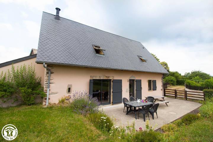 Gîte pour 7 personnes, avec Terrasse ainsi que Jardin et Vue