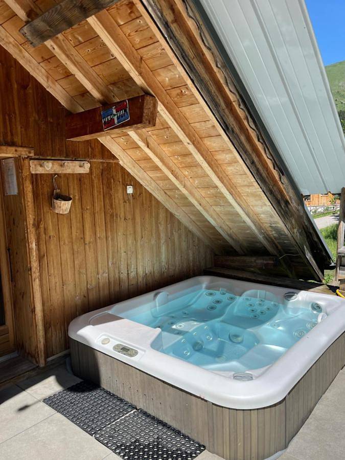 Gîte pour 14 personnes, avec Balcon et Jacuzzi ainsi que Terrasse et Jardin à Le Bouchet-Mont-Charvin - 2