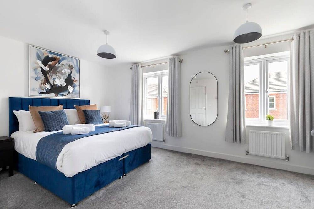 Stunning 4 Bed 3 Bathroom Home in Cheltenham, Gloucestershire