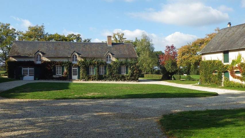 Location de vacances pour 15 personnes, avec jardin et piscine à Ennordres