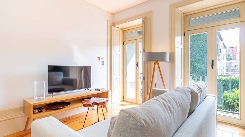 Apartamento entero, Cedofeita Boutique Flat w/ AC by LovelyStay in Cedofeita, Distrito de Porto