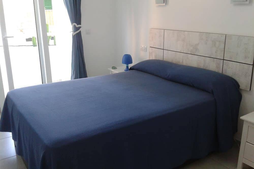 Entire apartment, 3-room apartment in a small Majorcan residence with sea view and close proximity, comfort in Port d'Andratx, Andratx