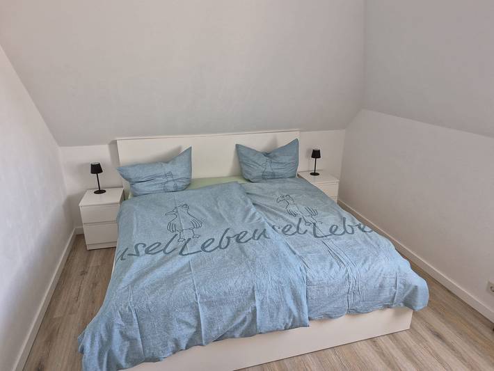 Ganze Wohnung, Familienfreundliche  Ferienwohnung für 5 Personen an der Nordsee mit Indoor-Schwimmbad und Balkon in Stinteck, Westerdeichstrich