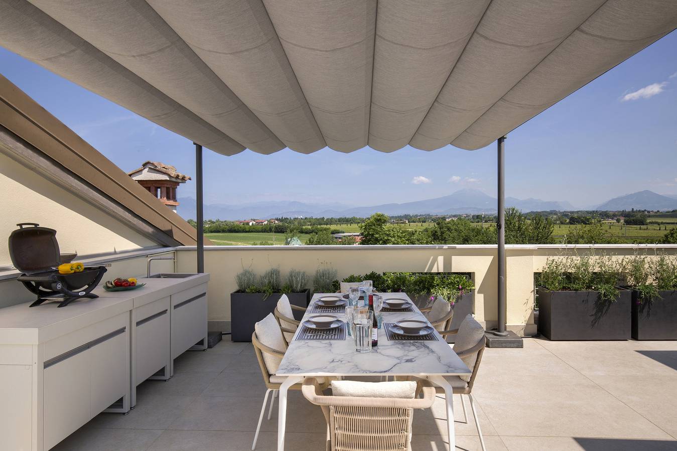 Apartamento entero, Apartment Delphine with shared Pool in Castelnuovo del Garda, Montañas Garda