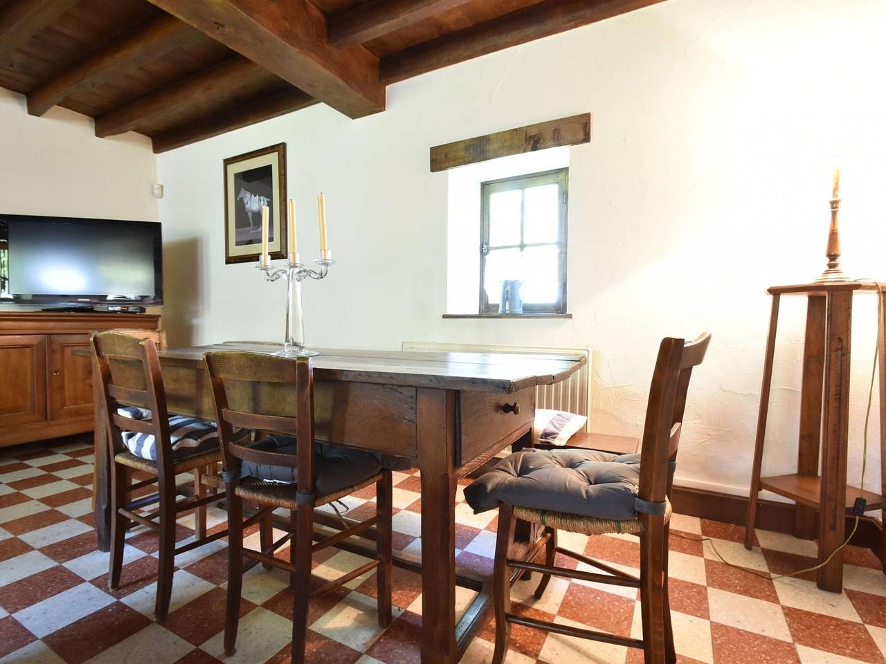 Authentic Holiday Home in Burgundy with Large Swimming Pool in Chantenay-Saint-Imbert, Nièvre