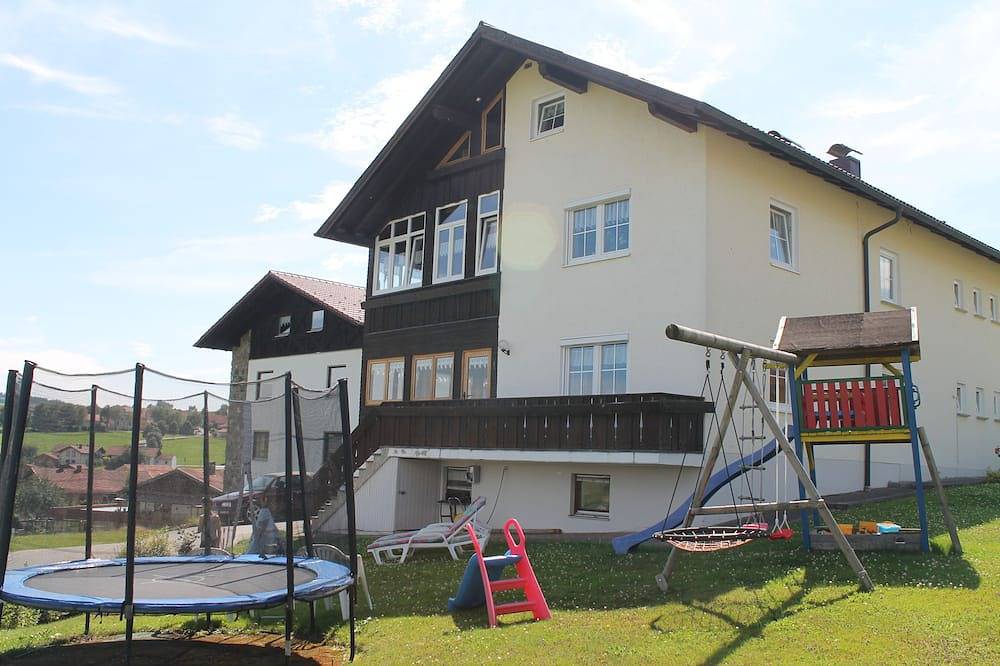 Ganze Wohnung, 120m² Ferienwohnung mit Niveau in Kirchberg, im Herzen des Bayerischen Waldes. in Kirchberg im Wald, Ostbayern
