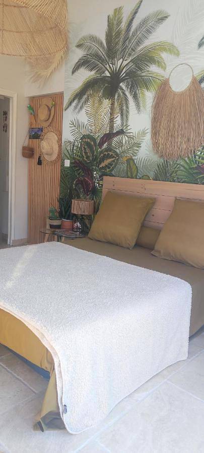 Double Room with Private Bathroom in La Ciotat, Région de Marseille