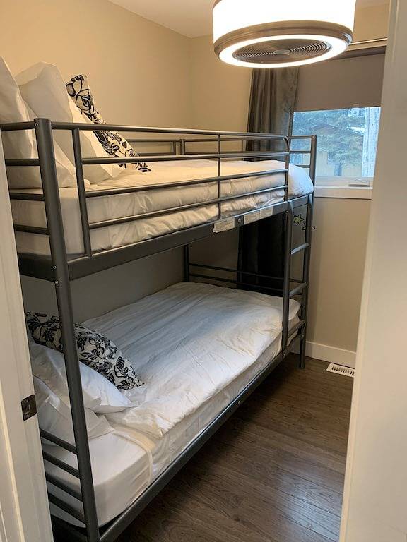 Vacation rental for 11 people, with garden and balcony in Manitoba