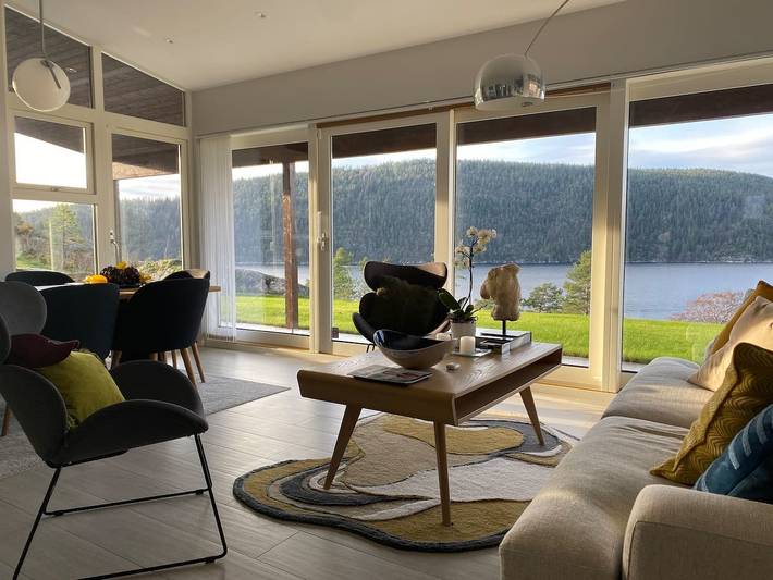 Hytte for 14 personer, med sjøutsikt og hage, barnevennlig i Østlandet