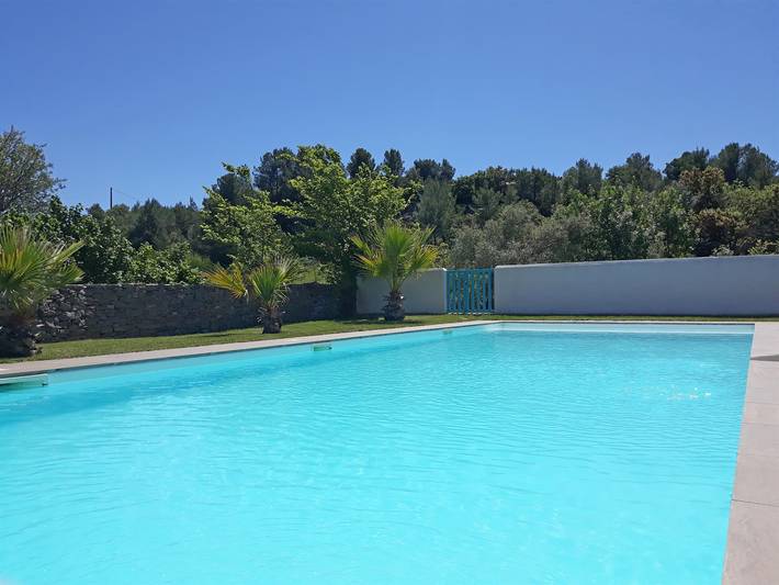 Gîte pour 4 personnes, avec jardin ainsi que piscine et terrasse