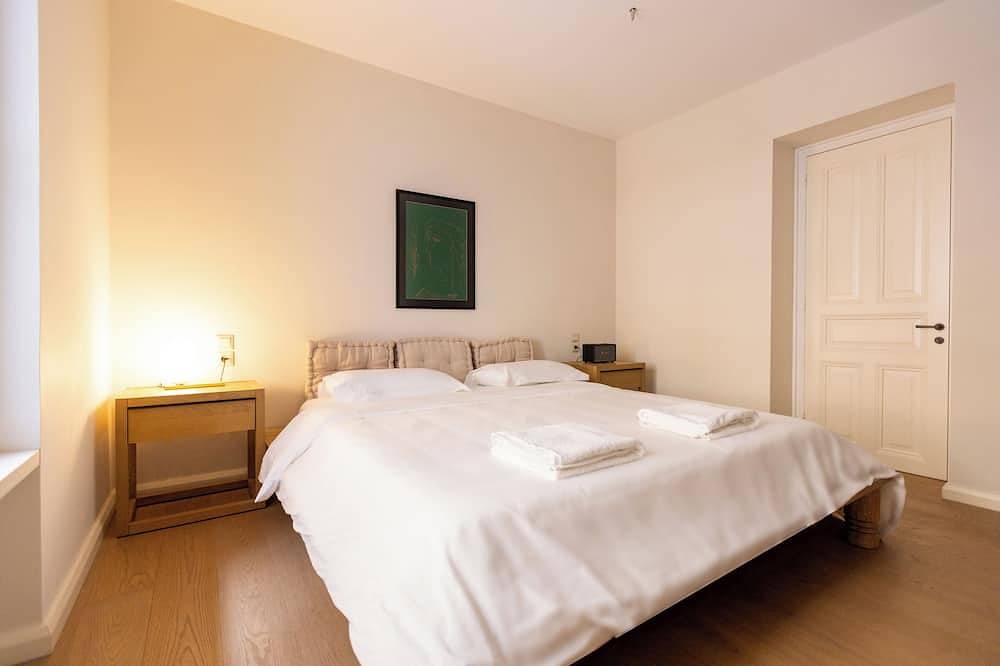 Entire apartment, A Refined Stay in an Athenian Artistic Jewel in Central Section of Athens, Athens