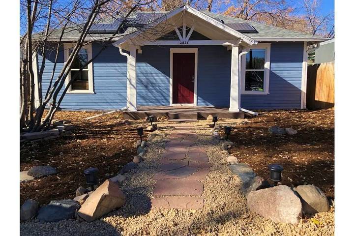 Vacation rental for 5 people, with yard and hot tub in Jefferson County