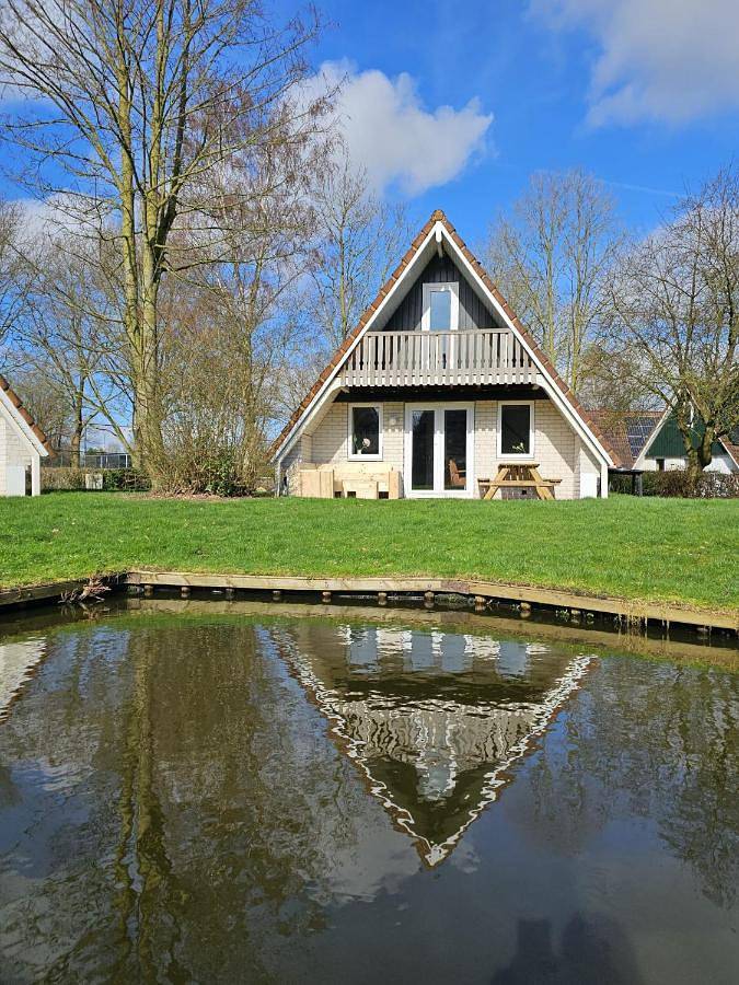 6 pers. vakantiehuis aan visvijver op vakantiepark, Time4vacay in Gramsbergen, Hardenberg