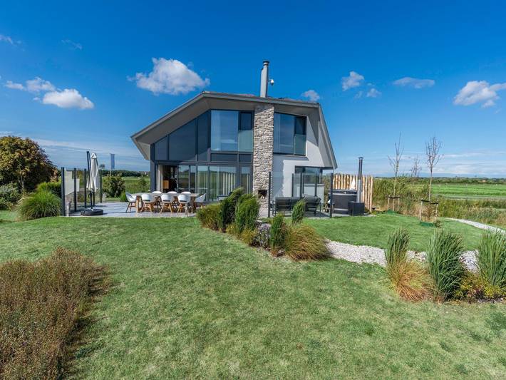 Ferienhaus für 8 Personen, mit Terrasse und Whirlpool sowie Garten und Sauna in De Waal