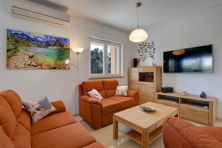Ruhiges Ferienhaus in eingezäuntem Grundstück in Vinkuran, Südküste Istrien